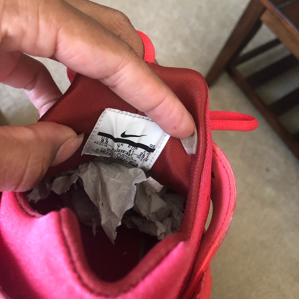 COPY - Nike Huraches tennis shoes - Picture 2 of 8